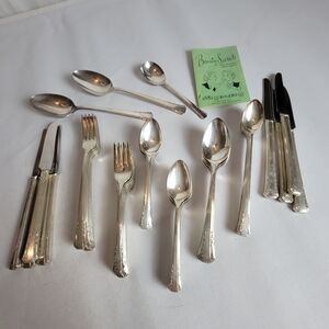 1881 Rogers Oneida Del Mar 8 place setting 51 pieces Silverplate Silverware